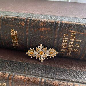 GORGEOUS Amber Colour Gems Brooch with Great Shape, Excellent Condition